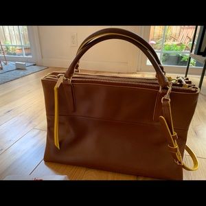 Classic coach over the shoulder bag.